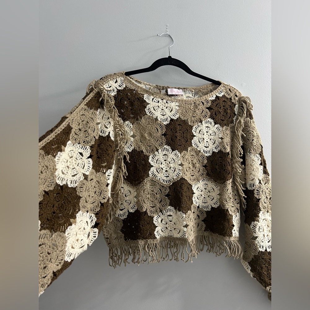 Pink lily LOST IN LOVE BROWN MULTI FLOWER CROCHET SWEATER - Picture 6 of 9